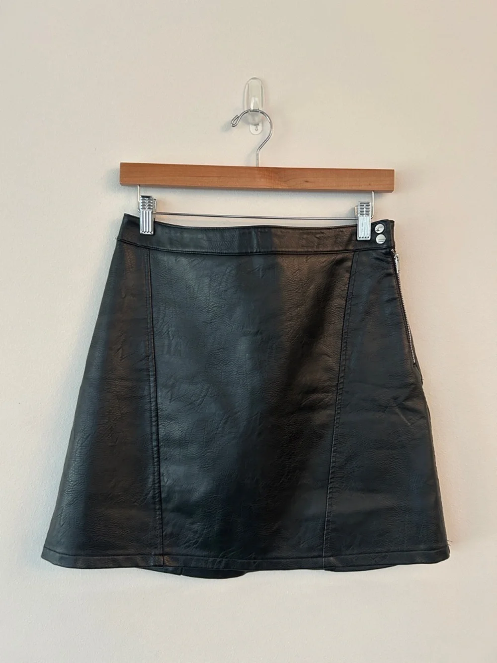 Zara Black Faux Leather Mini Skirt with Side Zipper - Picture 1 of 4